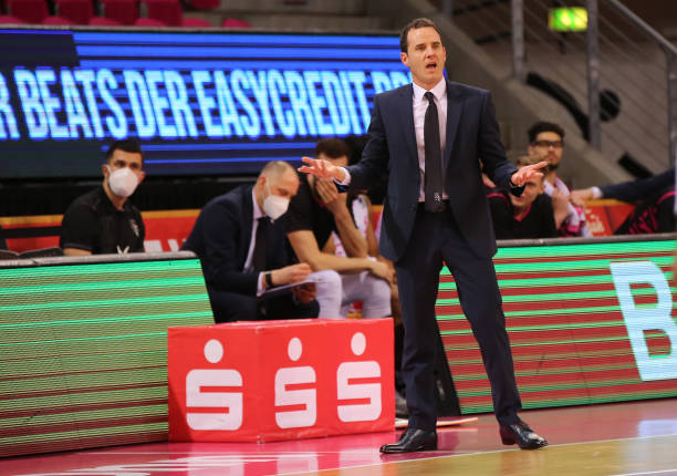 多名年轻球 多名年轻球