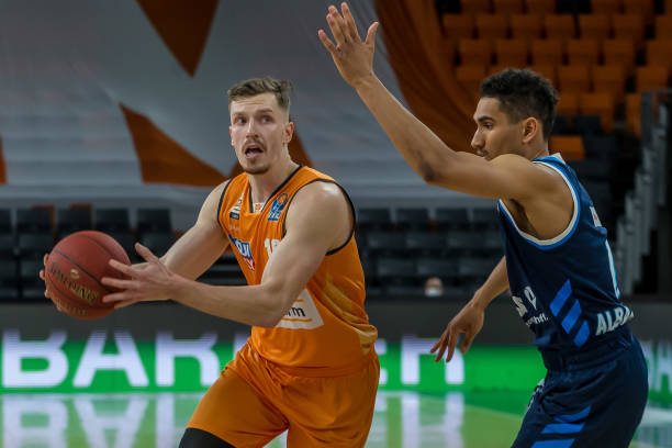 上略显不足 上略显不足