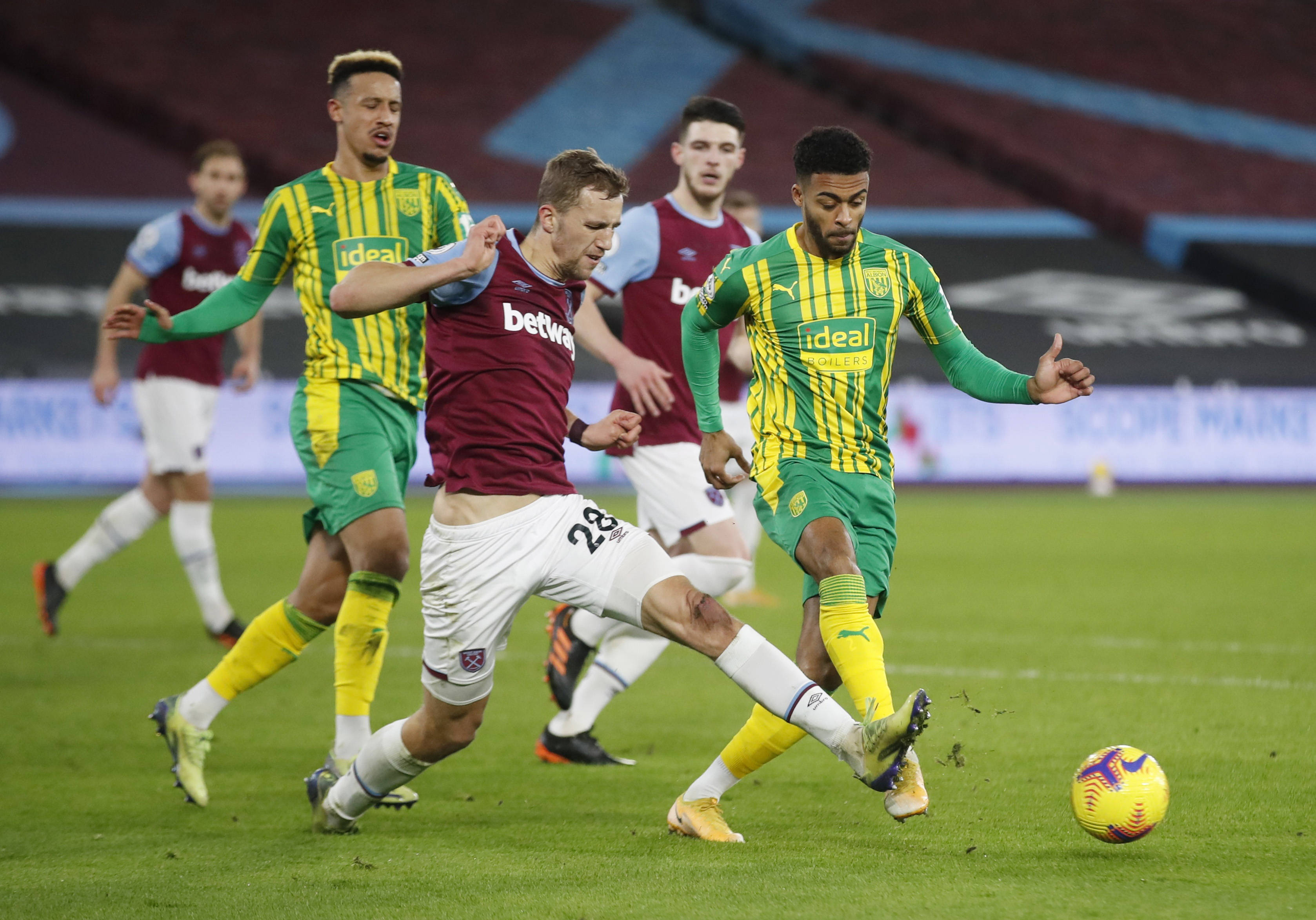 他常常利用 他常常利用